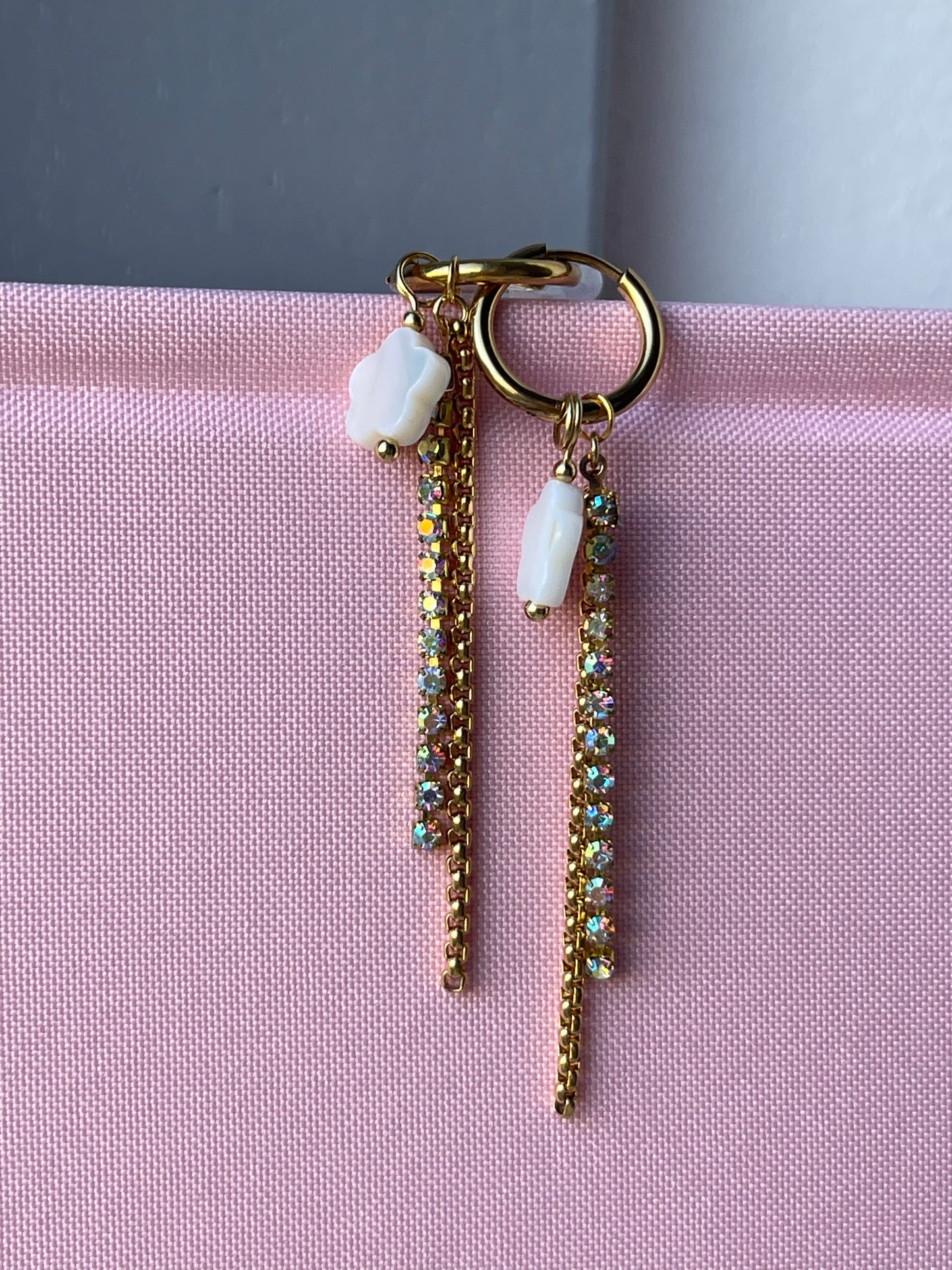 Sparkle white earrings ❥