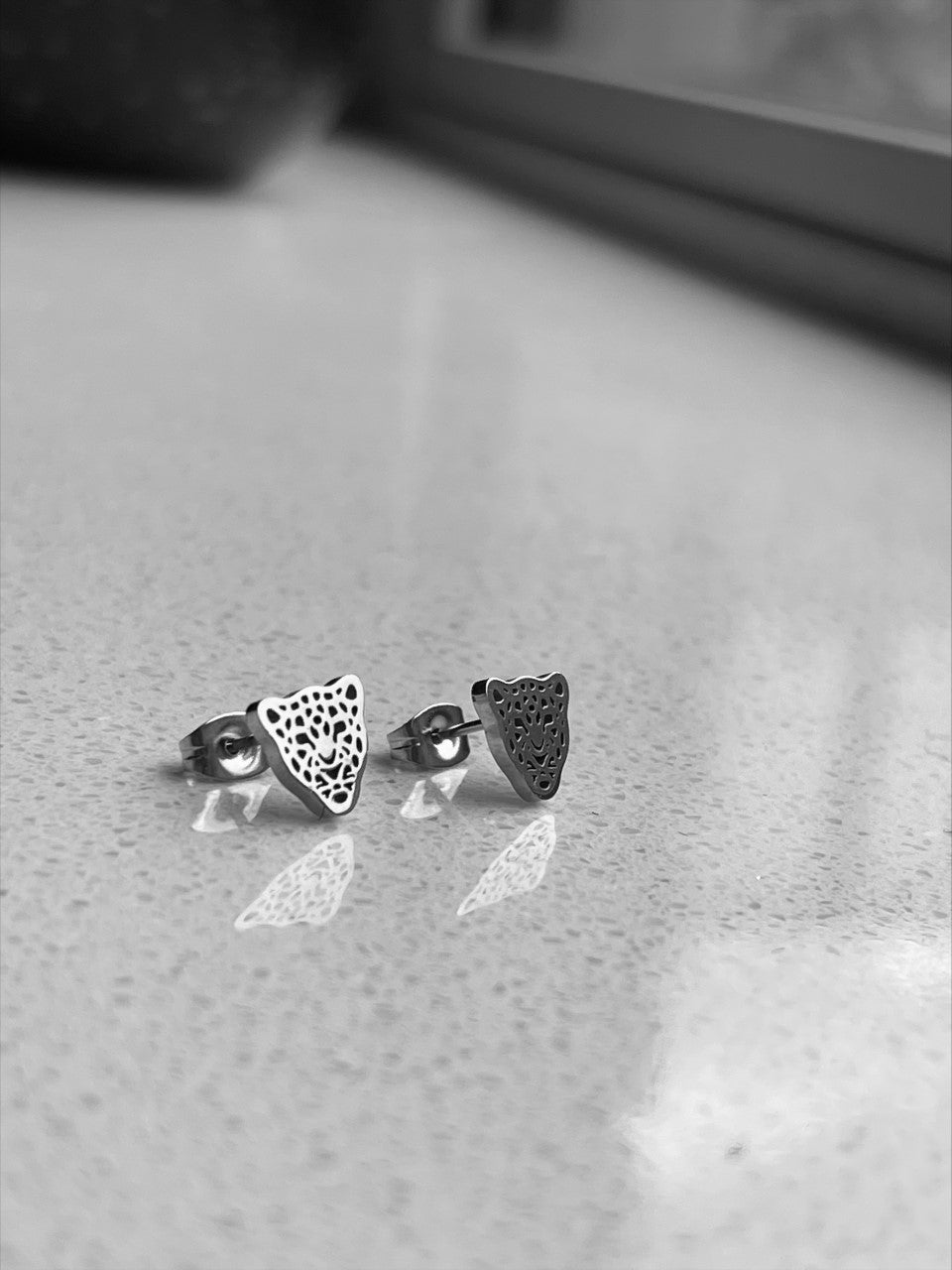 Panter studs