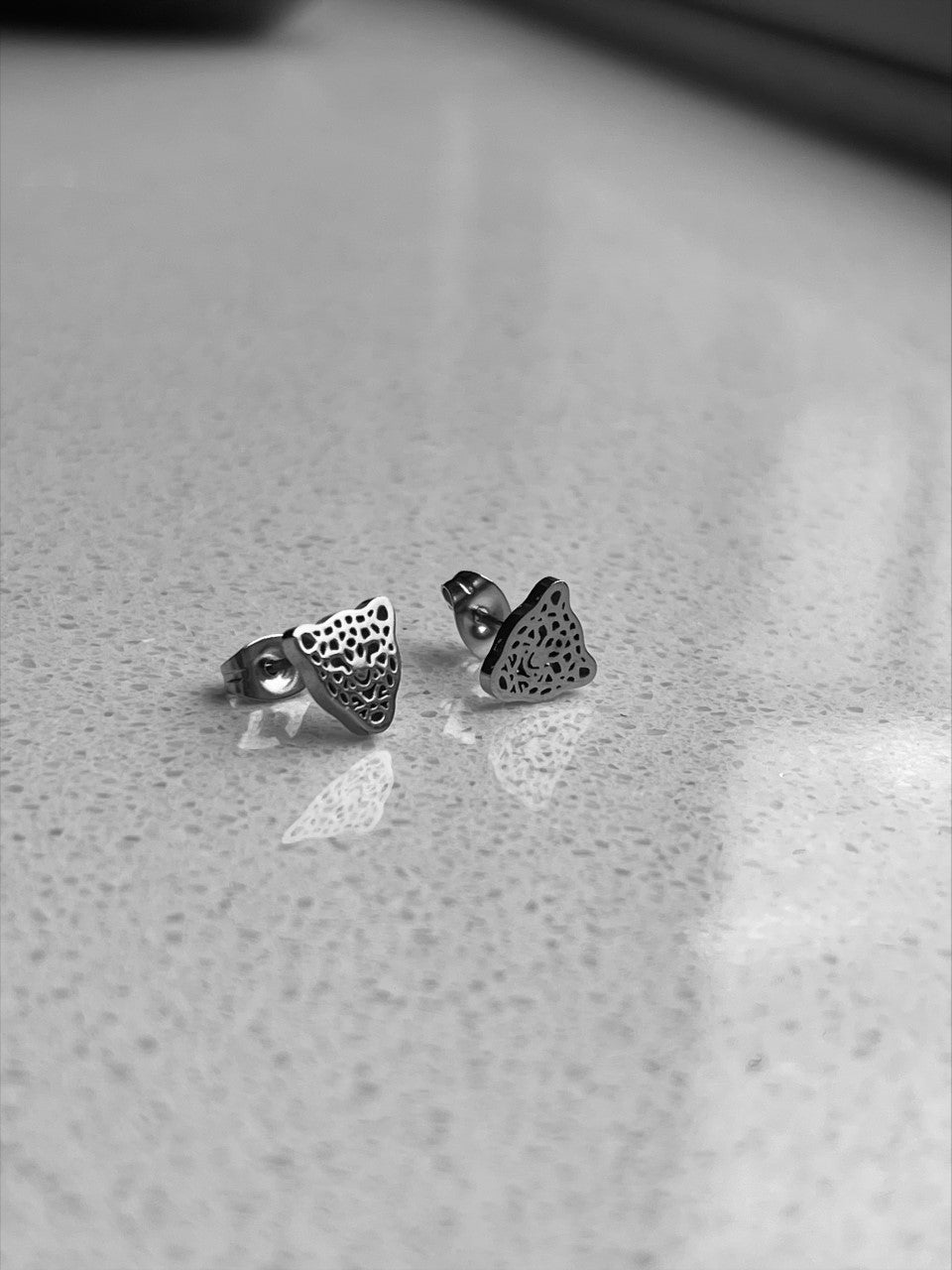 Panter studs