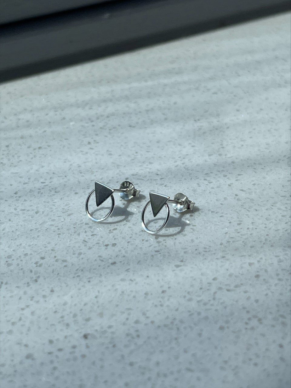 Triangle in round studs