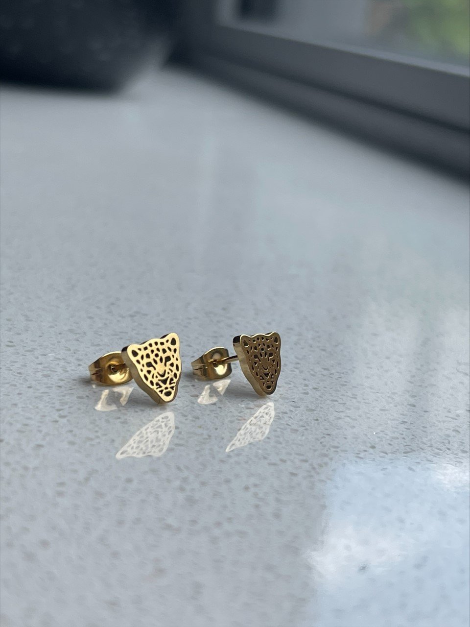 Panter studs