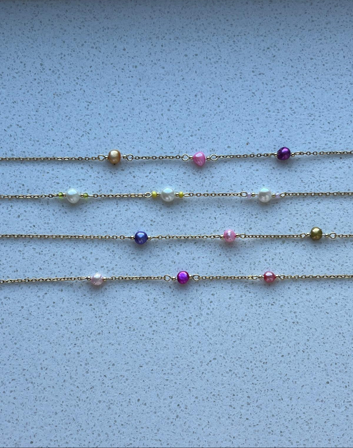 Ketting met gekleurde parels