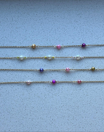 Ketting met gekleurde parels