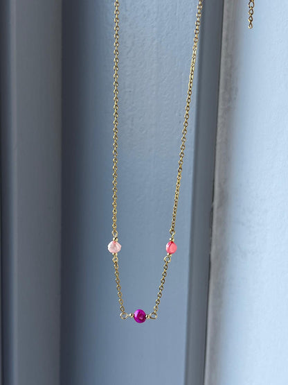 Ketting met gekleurde parels