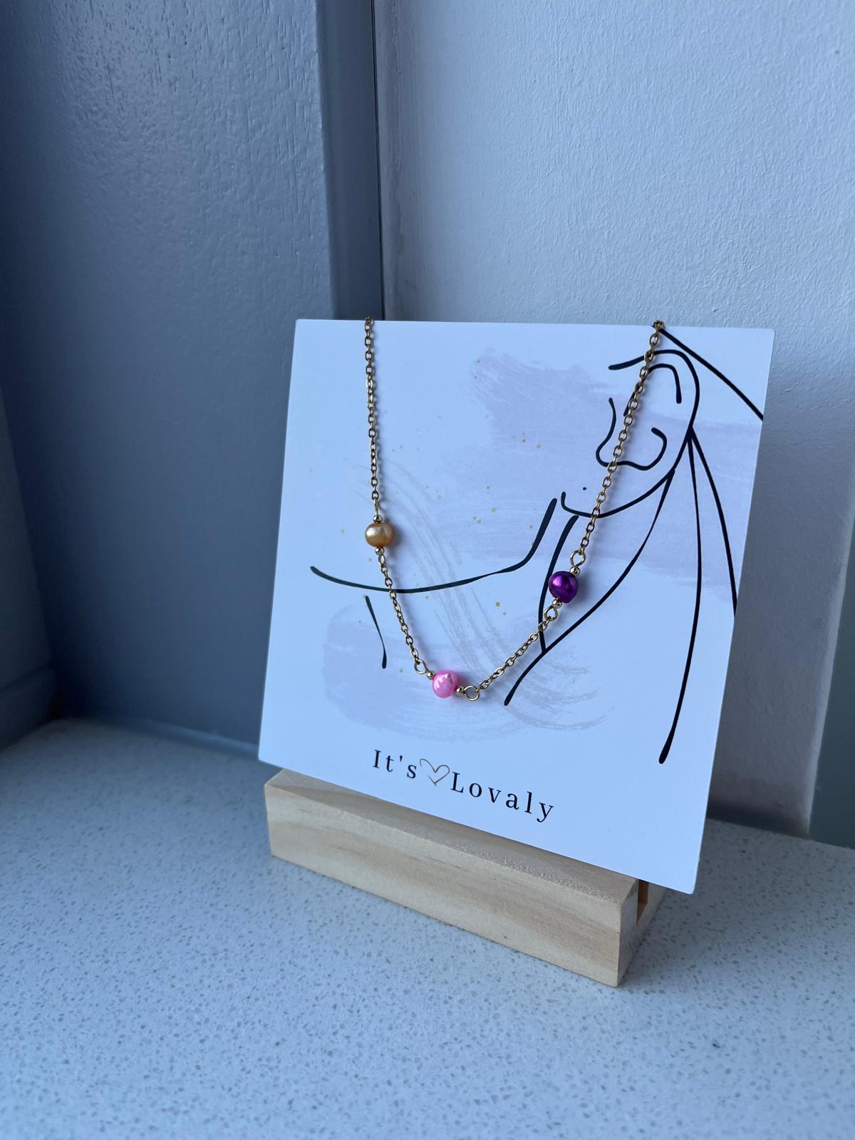 Ketting met gekleurde parels