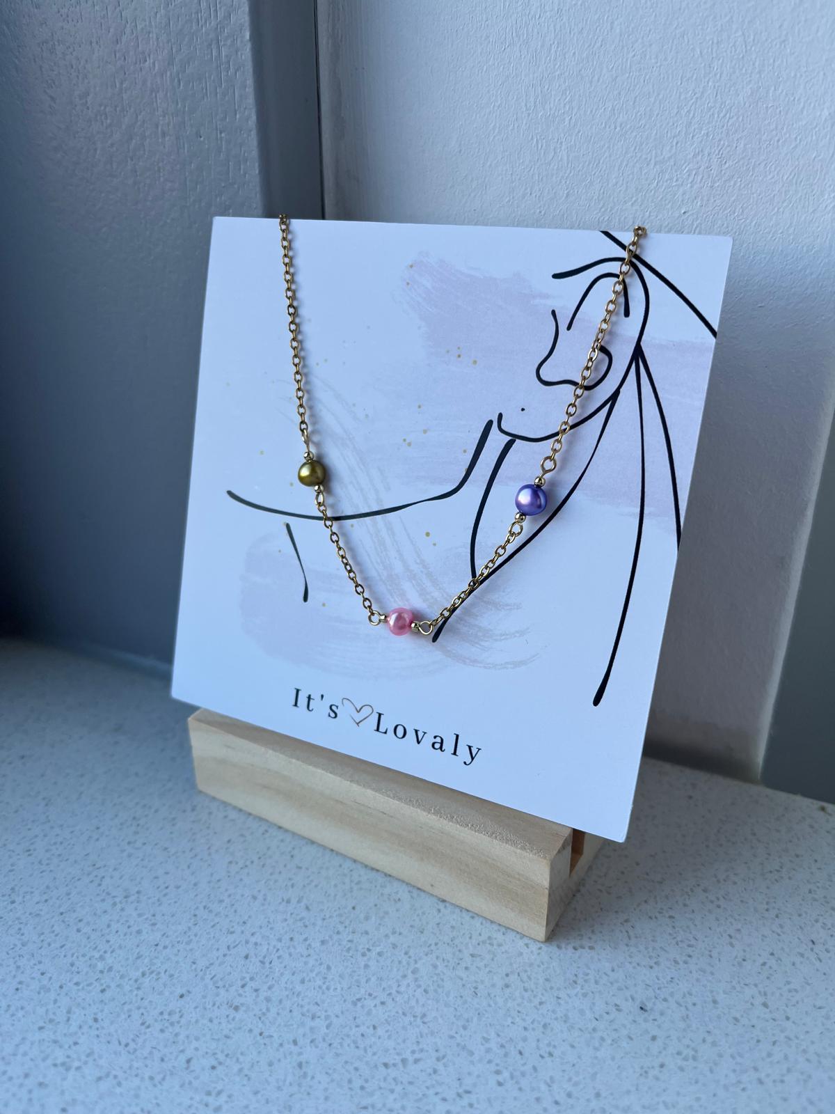 Ketting met gekleurde parels